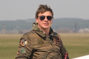 Телепутешественник Дмитрий Комаров в рамках трехдневного рекордного перелета по периметру Украины побывал на аэродроме «Коротич» (фото и видео)